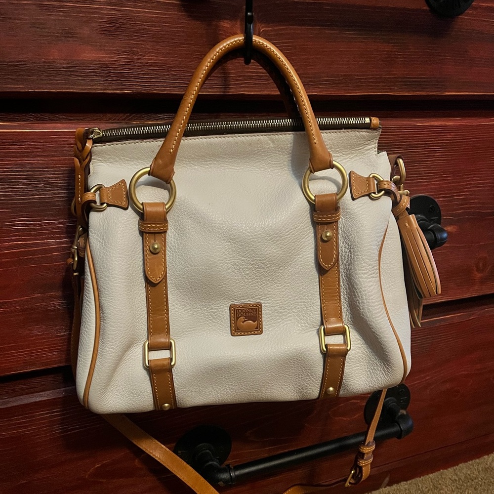 EUC white Dooney & Bourke shoulder and hand bag.